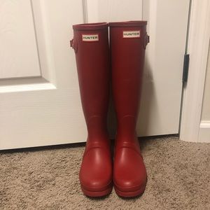 Hunter tall boots - size 8 - matte red